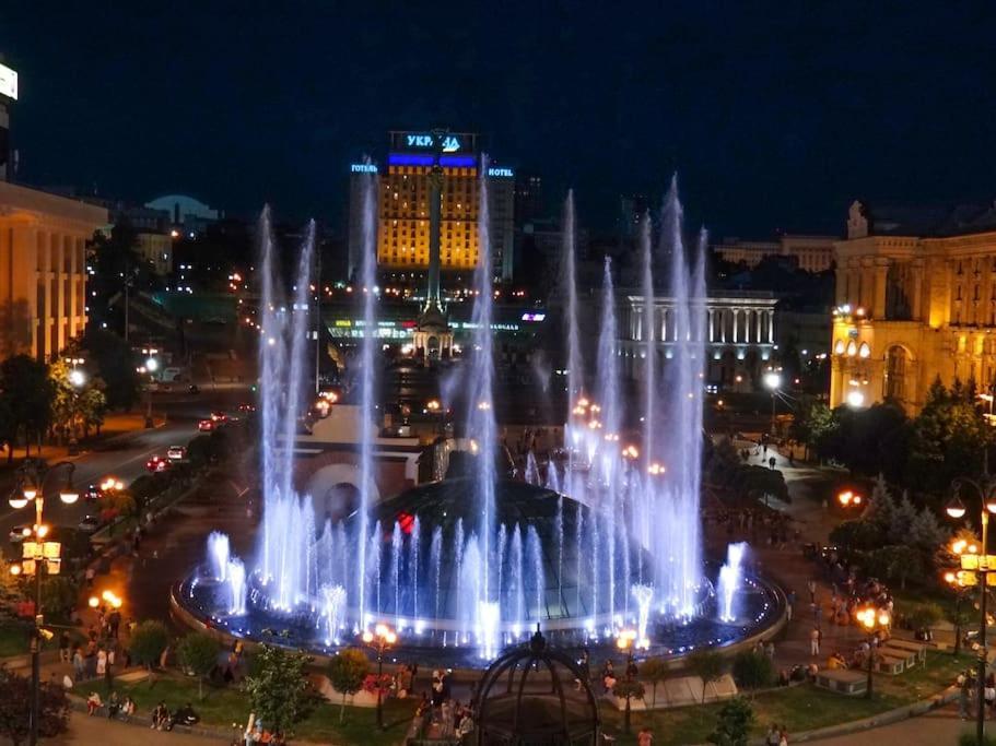 Apartment With View On Inpedendence Square Khreshchatyk Kiev Eksteriør bilde