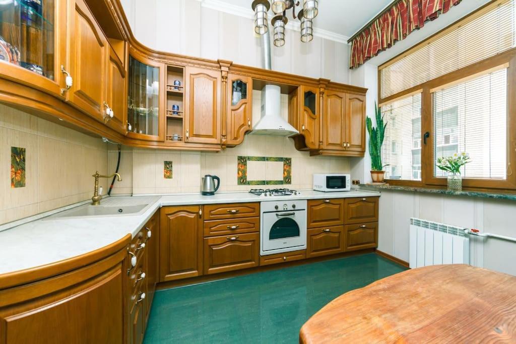 Apartment With View On Inpedendence Square Khreshchatyk Kiev Eksteriør bilde