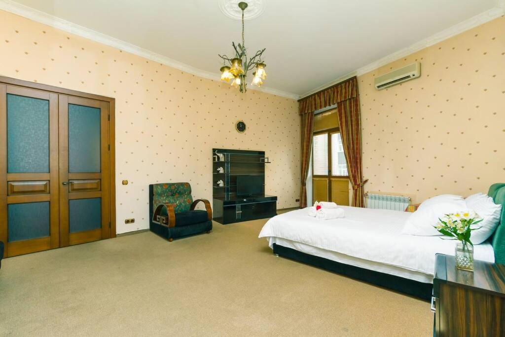 Apartment With View On Inpedendence Square Khreshchatyk Kiev Eksteriør bilde