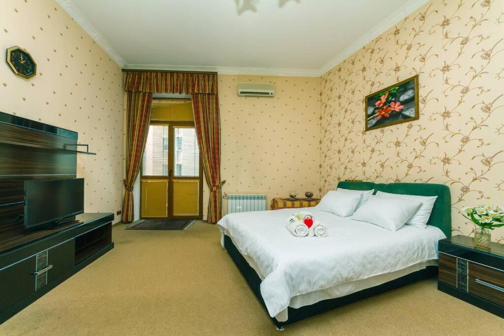 Apartment With View On Inpedendence Square Khreshchatyk Kiev Eksteriør bilde